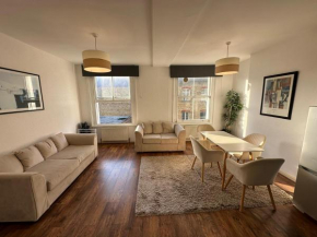 One bed Victorian flat,10 Min Walk to Paddington, Sleeps 4, Pet-Friendly